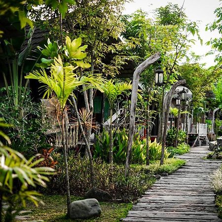 La Luna Resort Yogyakarta Слеман Экстерьер фото