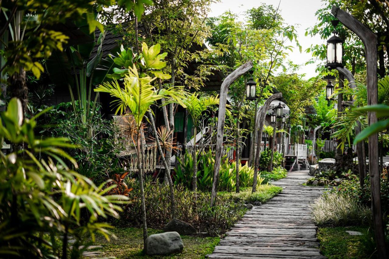 La Luna Resort Yogyakarta Слеман Экстерьер фото